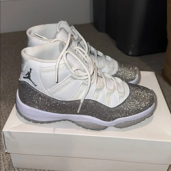 Retro Jordan 11 Metallic Silver Glitter 7.5 - Picture 3 of 5